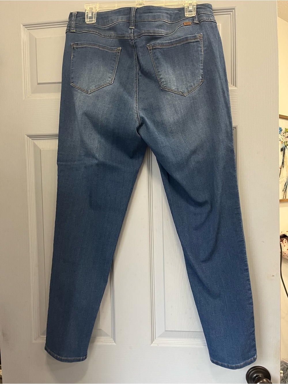 1822 Denim Skinny Jeans in Medium Blue Wash - Picture 3 of 3